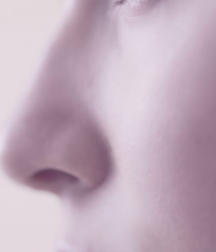 부드러운 콧대 라인을 담은 무보형물 코성형 디자인 컨셉 예시 이미지 (AI 생성 예시)