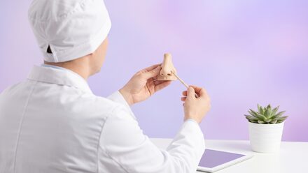 리뷰티 성형 가이드 영상 썸네일 - 무보형물 코성형 안내 (AI 생성 예시)