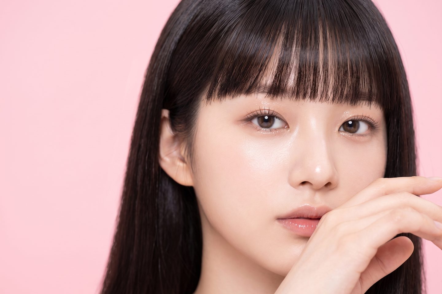 자연스럽고 화려한 눈매를 표현한 뷰티 컨셉 이미지