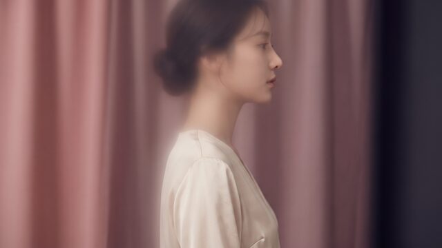 옆모습 코 라인을 표현한 뷰티 콘셉트 썸네일