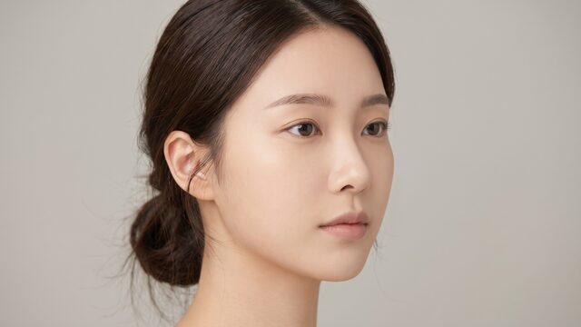 비환자 가상 모델 3/4 측면 영상 썸네일 (AI 생성 예시)