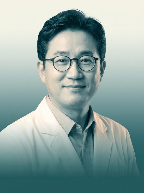 흰 가운을 입은 한방내과 원장 컨셉 이미지