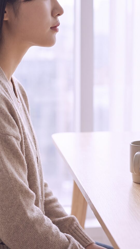 코성형 1개월 경과 옆모습 컨셉의 비식별 세로 숏폼 예시 이미지