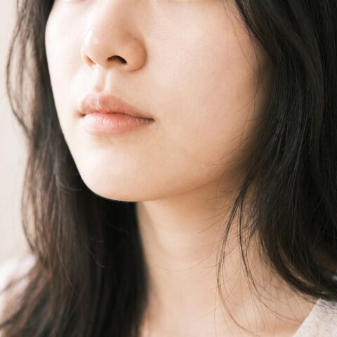 리뷰티 내추럴 셀피 감성의 비식별 뷰티 예시 이미지