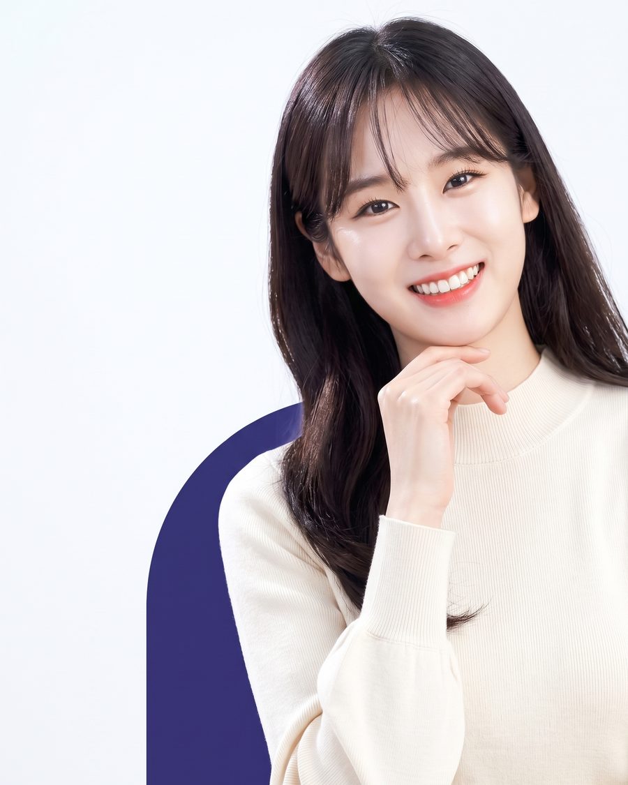 밝은 미소를 짓는 모델 예시 이미지 (AI 생성)