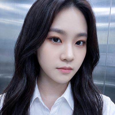 AI 가상 모델 셀피 예시 - 긴 머리 클로즈업