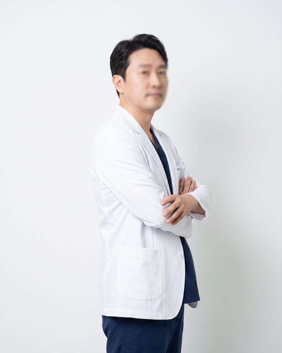 REBEAUTY 프리미엄 성형외과 의료진 콘셉트 이미지 (AI 생성 예시, 특정 인물 아님)