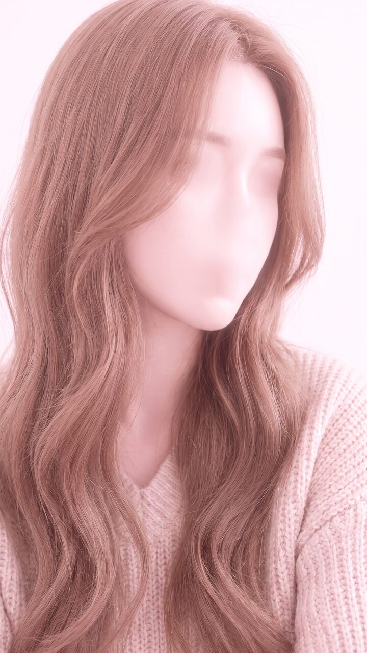 리뷰티 셀피 예시 이미지 5 — 핑크 하이키 톤의 웨이브 헤어 인물 컷