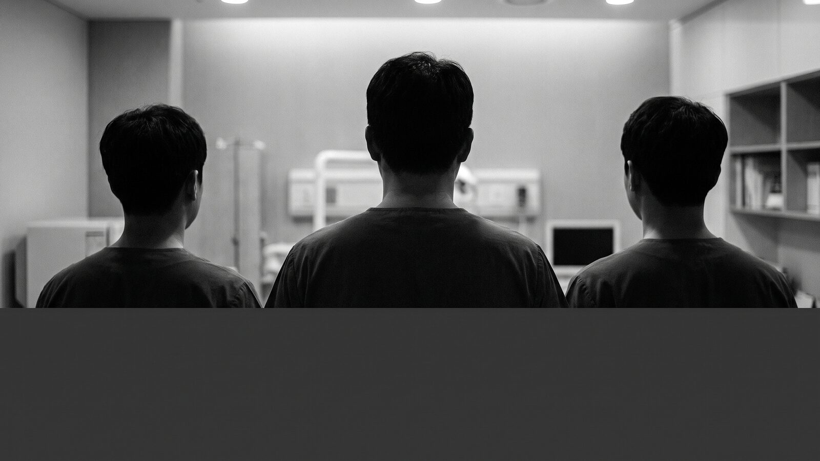 남성 얼굴 유형을 비교하는 흑백 컨셉 영상 미리보기
