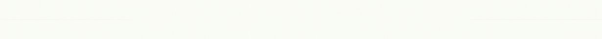 양쪽 끝에 가는 회색 선이 그려진 오프화이트 안내 띠 장식