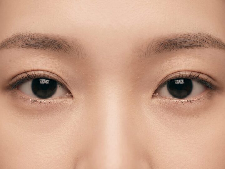 정리를 마친 코 옆선 라인을 보여주는 개념 컷, 얼굴 식별 요소 없음 (AI 생성 예시)