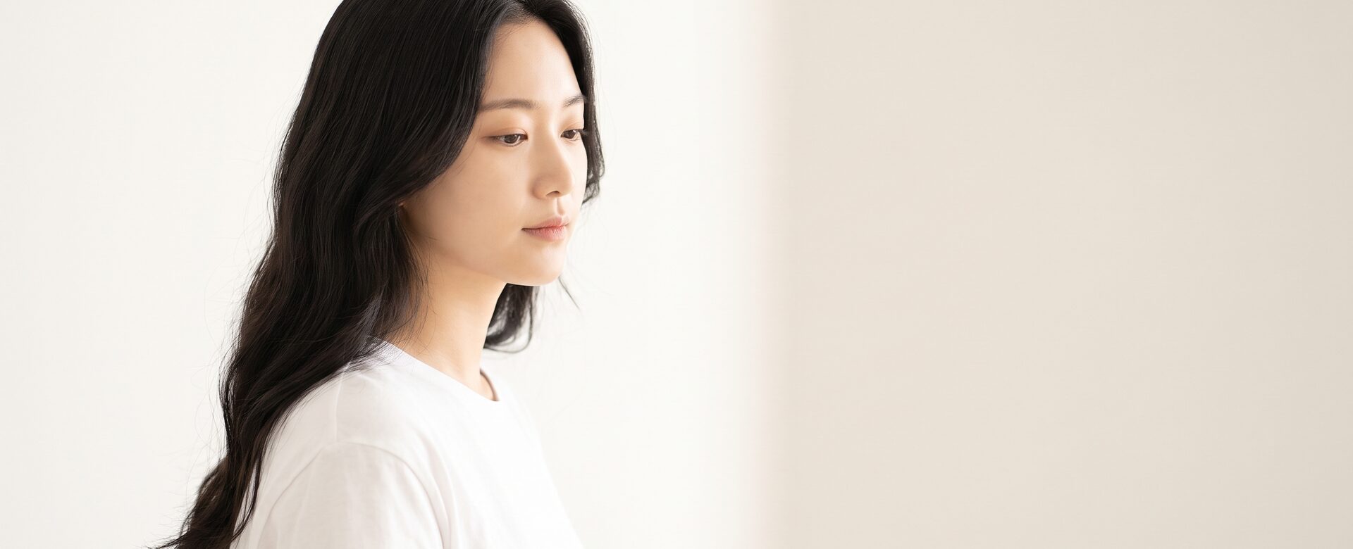 밝은 실내 배경