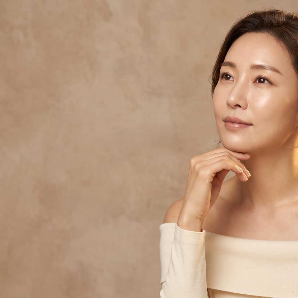 광대 부위 설명을 위한 가상 모델의 정면 윤곽 예시 이미지 (눈 부위 제외 비식별 컷)