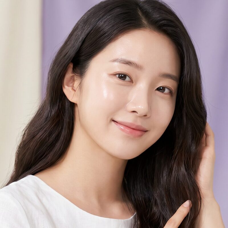 탄력이 떨어진 턱선과 입가 라인을 보여 주는 하안면 정면 개념 이미지