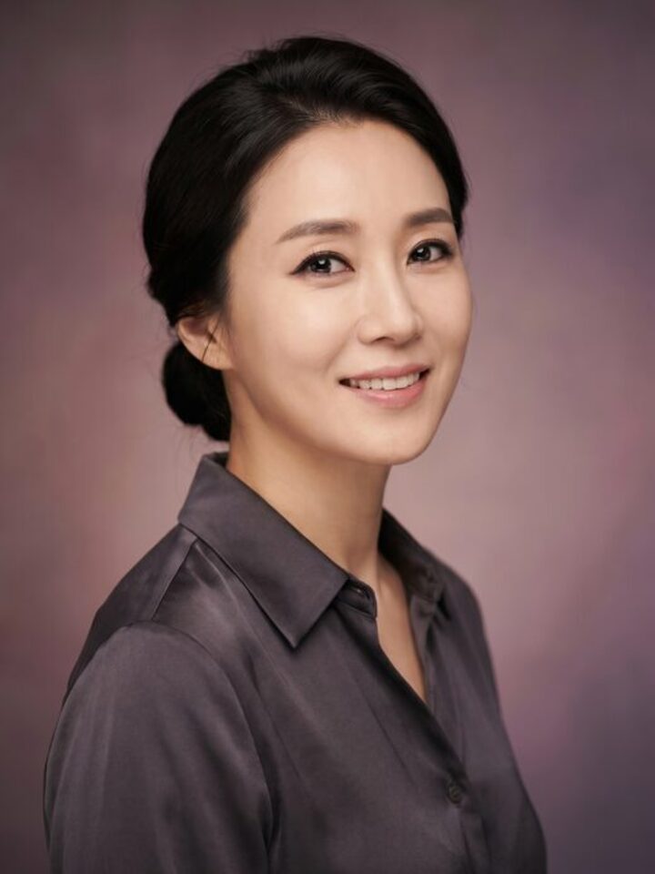 콧대와 코끝이 개선된 옆모습 3D 일러스트